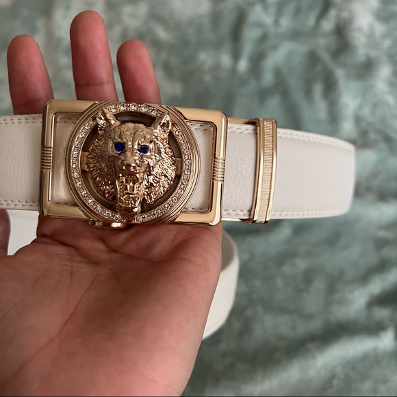 Unique Gold Tiger/Wolf Buckle White Belt - Picture 3 of 3